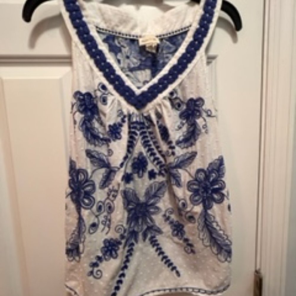 Anthropologie Meadow Rue small white and blue  embroidered  top sleeveless